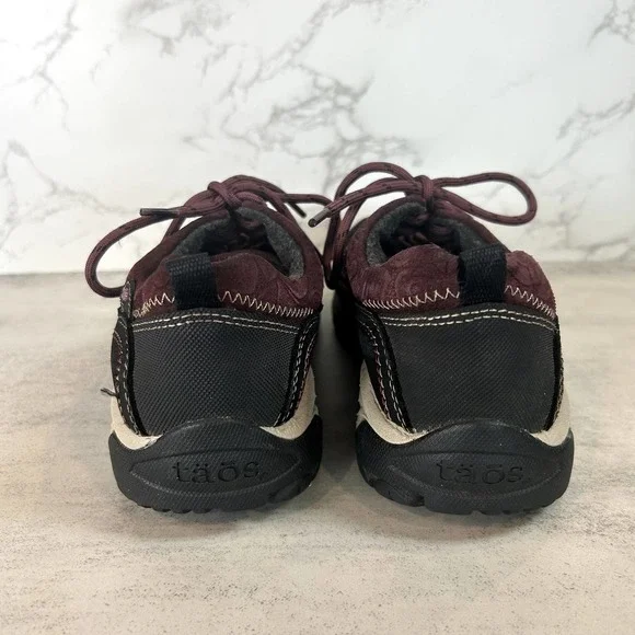 TAOS, Women's Motion Suede Walking Burgundy/Black Sneakers, US Women's 7.5 - Picture 5 of 7